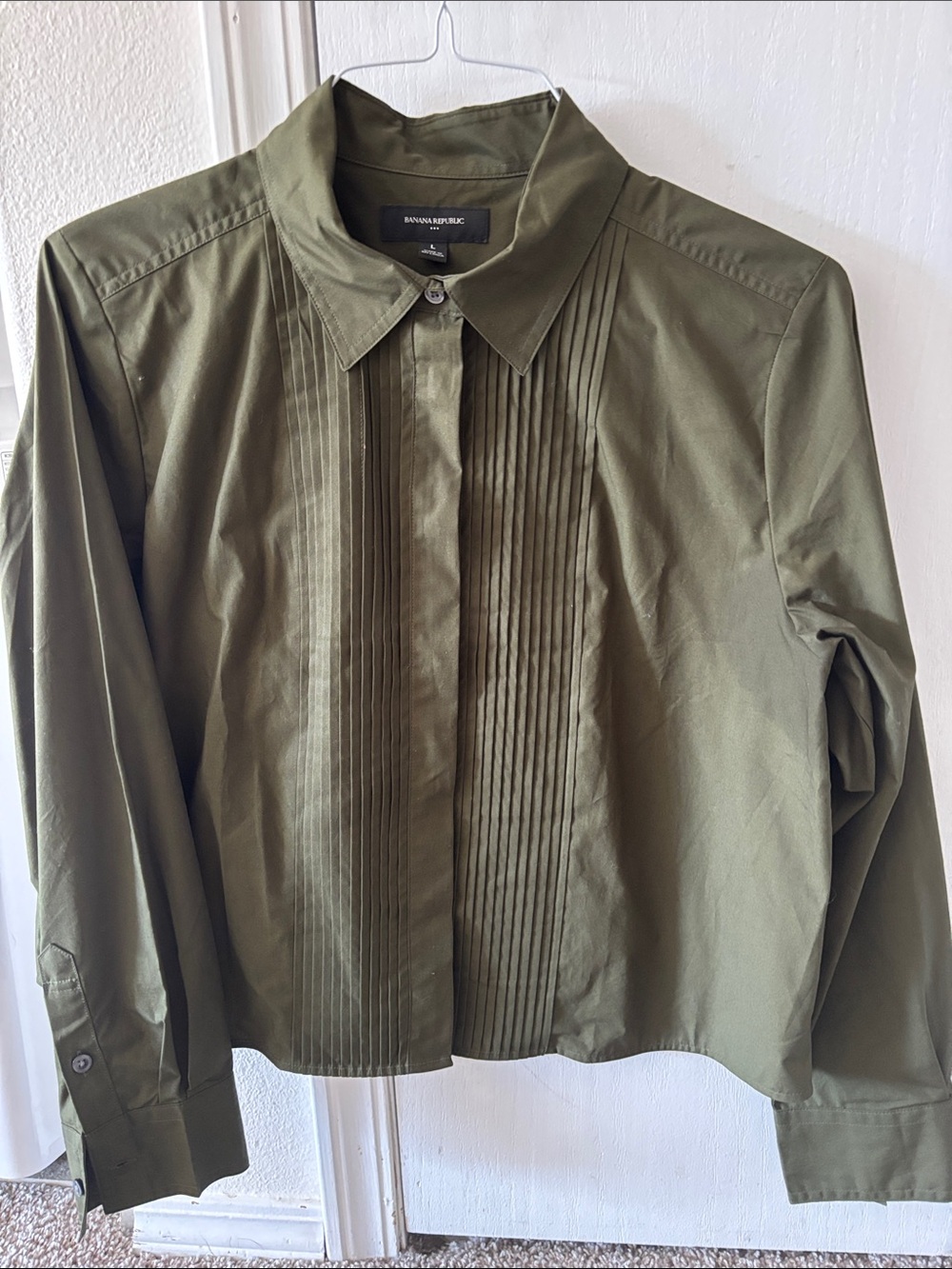 Banana Republic Olive Green Pintuck Pleated Cropped Button Down Shirt L